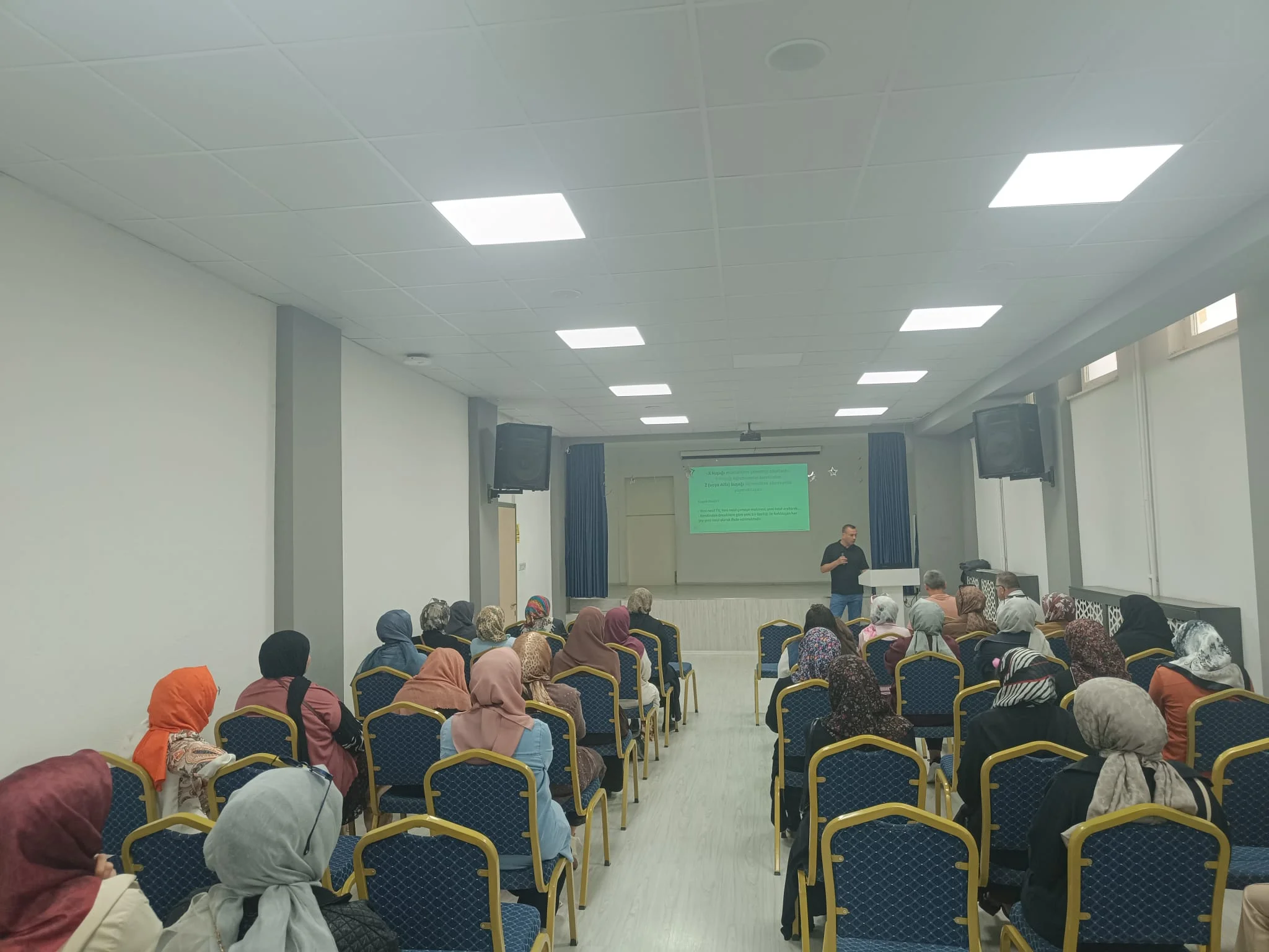 "Dijital Ebeveynlik" konulu veli semineri gerçekleştirildi